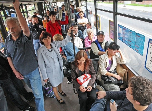 Tłok w autobusach będzie mniejszy (na zdjęciu linia nr 11) bowiem będą uruchomione nowe linie, a na ulicach będzie więcej autobusów. 