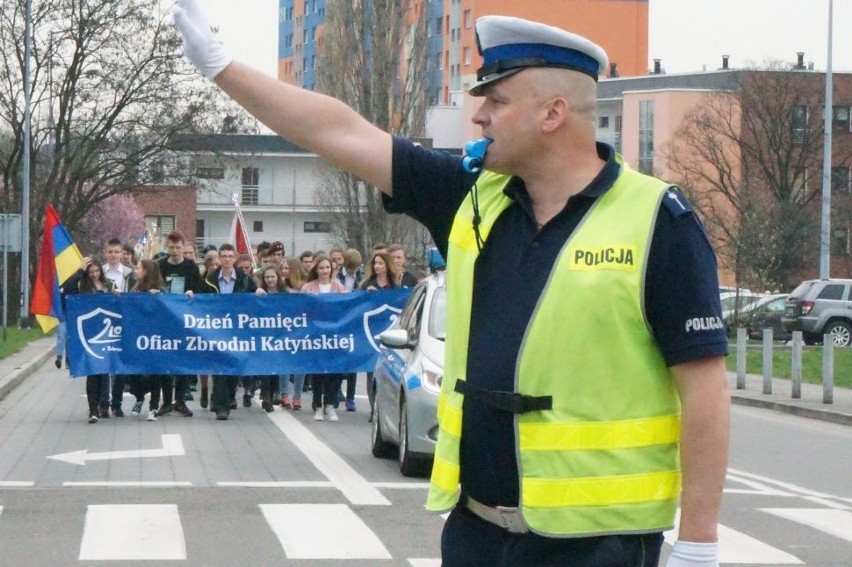 Zabrze: marsz ulicami miasta w rocznicę Zbrodni Katyńskiej [ZDJĘCIA]