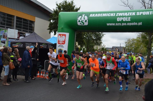 Na starcie biegu na 10 km stanęło blisko 200 uczestników.