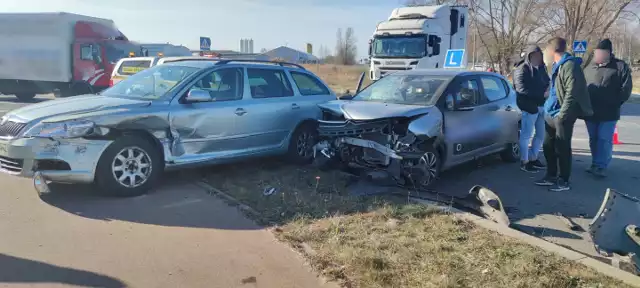 Do zderzenia dwóch pojazdów doszło na ul. Mieszka I w Koszalinie.