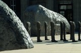 Rzeźby Abakanowicz w pabianickim parku