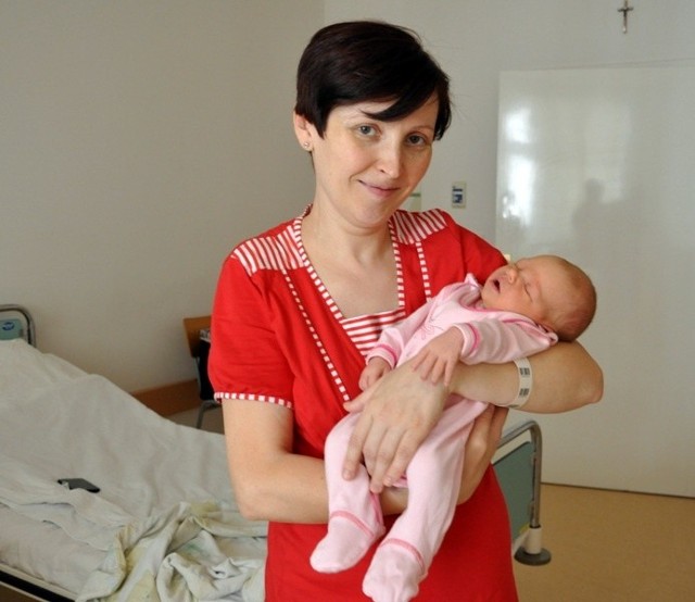Maria Gołębiewska, córka Katarzyny i Michała z Krasnosielca, urodziła się 2 sierpnia. Ważyła 3100 g i mierzyła 54 cm. W domu czekał brat Adaś. Na zdjęciu z mamą