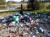 Rzeki i jeziora na Kujawach i Pomorzu wciąż są zaśmiecane. Kulturalni ludzie sprzątają brzegi