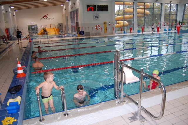 Największą popularnością basen w Nakle cieszy się w weekendy.
