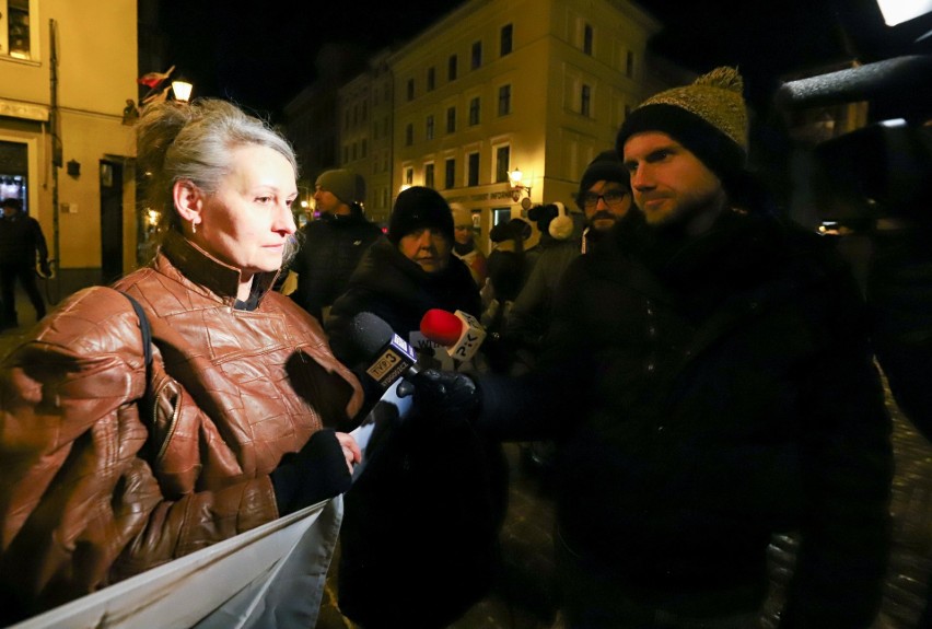 Torunianie demonstrują w obronie Pawła Juszkiewicza