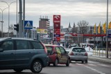 Białystok. Najbardziej obniżkę podatku VAT widać w cenach paliw na stacjach benzynowych, ale w sklepach też jest taniej [zdjęcia]