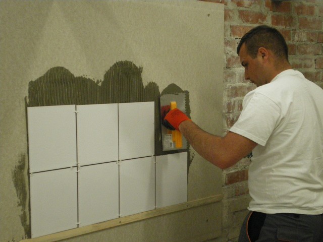 Daniel Jobczyk, monter zabudowy i robót wykończeniowych w konkursie „Młody Mistrz Zawodu” zajął pierwsze miejsce.  