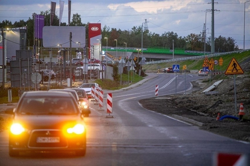 Katowice znowu utknęły w korkach. Kierowcy stoją m. in. na ul. Mikołowskiej, na DTŚ i rejonie węzła Giszowiec