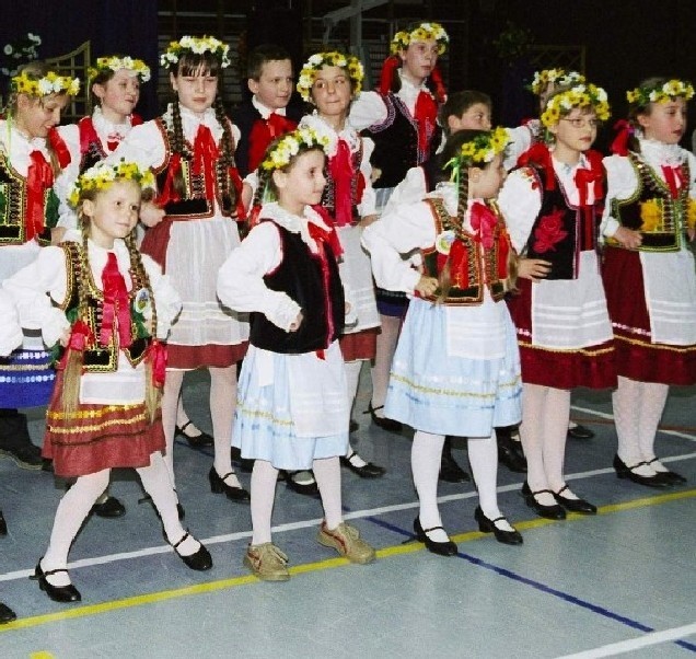 Gospodarzy i organizatorów reprezentować będzie dziecięcy zespół folklorystyczny ,,Malwinki''.