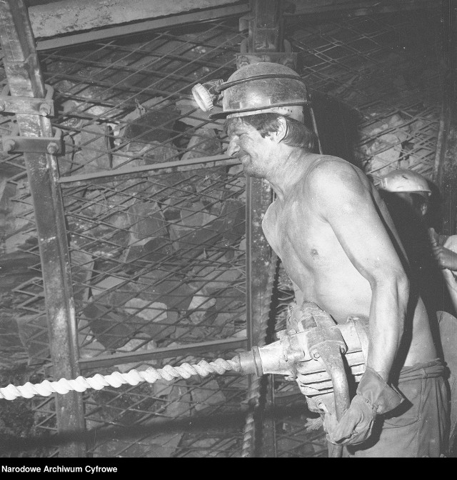 Barbórka: ZOBACZCIE, jak w latach 80-tych wyglądała praca górnika na dole