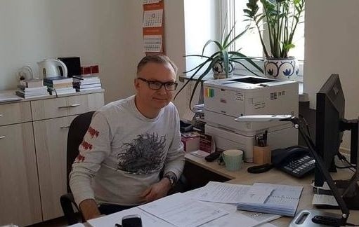 Doktor Paweł Pabjan, świętokrzyski konsultant do spraw chorób zakaźnych przestrzega uczniów, rodziców i nauczycieli