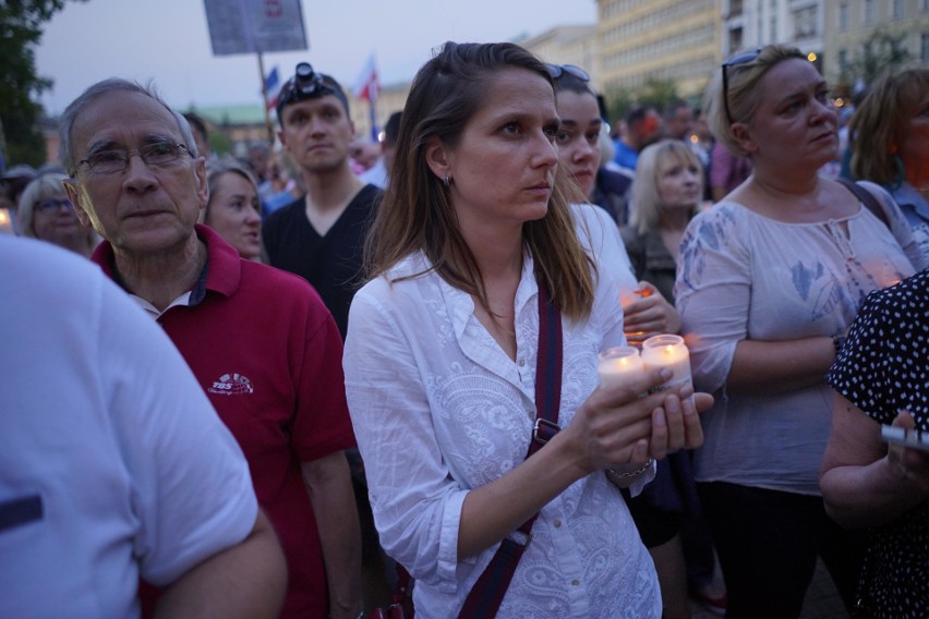 Środowa pikieta na placu Wolności w obronie niezawisłości sądów [ZDJĘCIA]