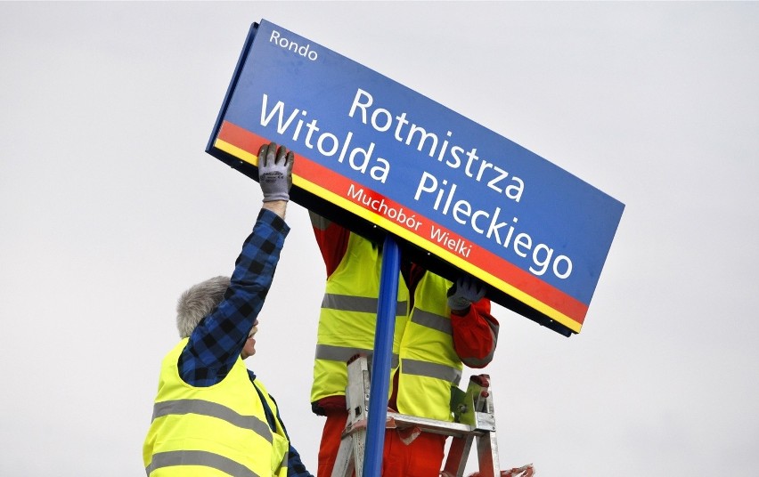 Wrocław: Wymienią kolejne tabliczki z nazwami ulic. Na razie około 240