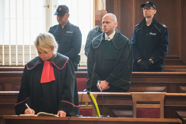 Zakopali żywcem biznesmena z Trąbek Wielkich. W Sądzie Okręgowym w Gdańsku 8.04.2019 r. usłyszeli wyroki dożywocia