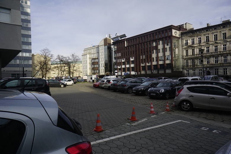 Spór o parking przy ul. Piekary w Poznaniu trwa od miesięcy....