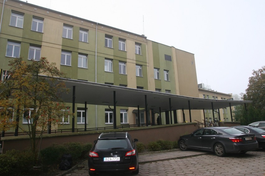 Szpital w Ostrowi leczy pacjentów z COVID-19. Są już 2 oddziały dla pacjentów covidowych, łącznie 52 łóżka