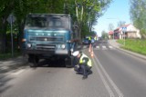 Więcki. Ciężarówka potrąciła 16-latkę. Dziewczyna trafiła do szpitala 