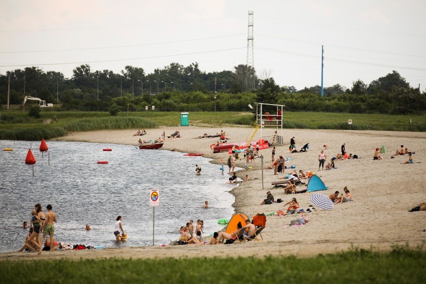 Zamknięte kąpieliska na Pomorzu. Trzy kąpieliska przegrały z epidemią. Nie będą otwarte dla miłośników wodnej rekreacji