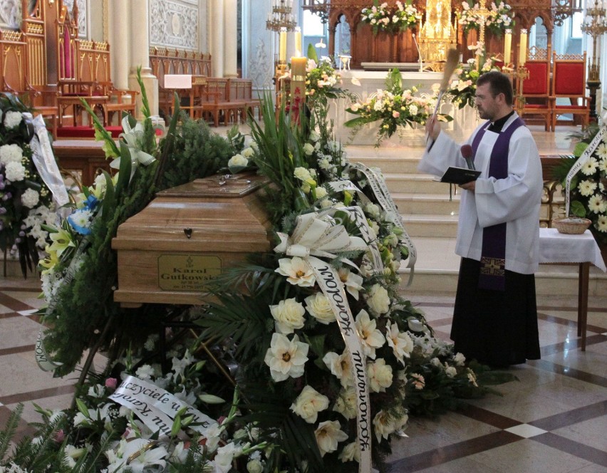 Pogrzeb trenera Karola Gutkowskiego w Radomiu. Żegnały go tłumy bliskich i przyjaciół 