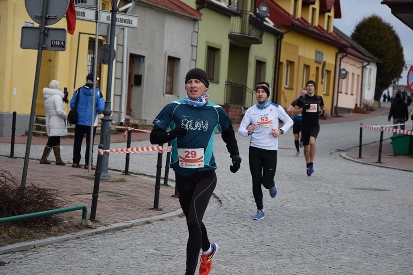 Juventa Kobex najlepsza, a LKB Rudnik drugi w  sylwestrowych biegach w Szydłowie