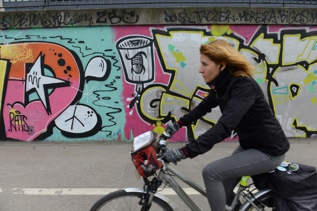 Przeznaczenie na graffiti muru przy Hetmańskiej to był strzał w dziesiątkę - malunki zmieniają się tam bardzo często