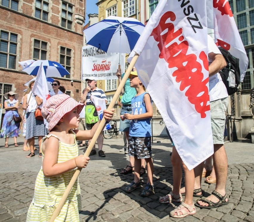 Pikieta Solidarności. Pracownicy gospodarki wodnej chcą podwyżek [ZDJĘCIA]