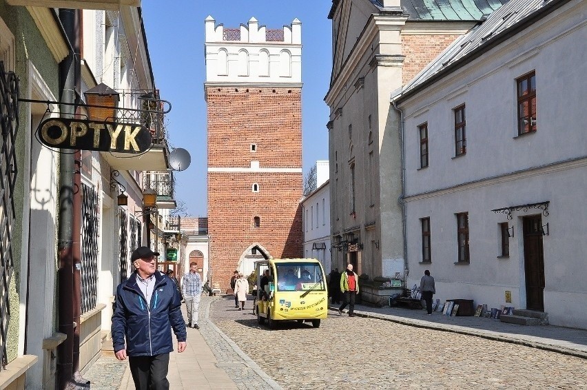 Dużo nowości przyniesie remont  Bramy Opatowskiej w...