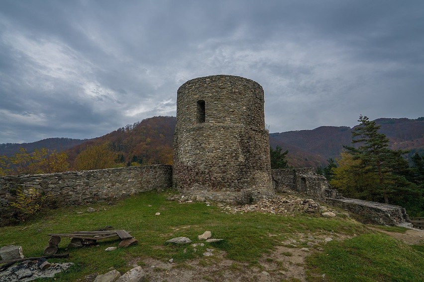 Rytro. Betonową ścieżką na ruiny zamku [ZDJĘCIA]