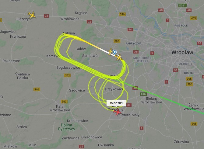 Samolot Wizz Air krąży nad wrocławskim lotniskiem. Co się dzieje? 