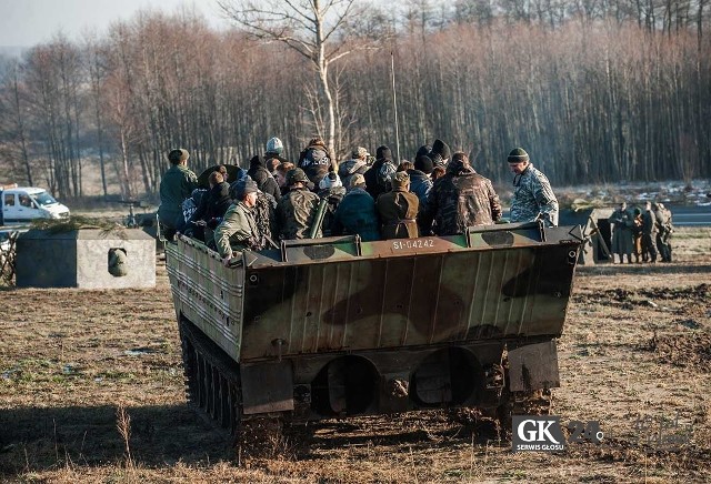 Podczas mijającego weekendu w Malechowie odbywał się zimowy zlot militarny.Uczestnicy zlotu mogli z bliska przyjrzeć się m.in. niecodziennej kolekcji pojazdów, które w forcie zgromadził Marian Laskowski. To 30 aut marki Ford mutt, które były produkowane na potrzeby amerykańskiej armii i trafiły do Europy aż z Republiki Południowej Afryki. 