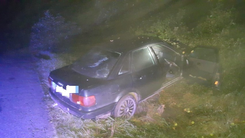 Chojniki. Audi uderzyło w drzewo. W środku było dwóch pijanych mężczyzn 