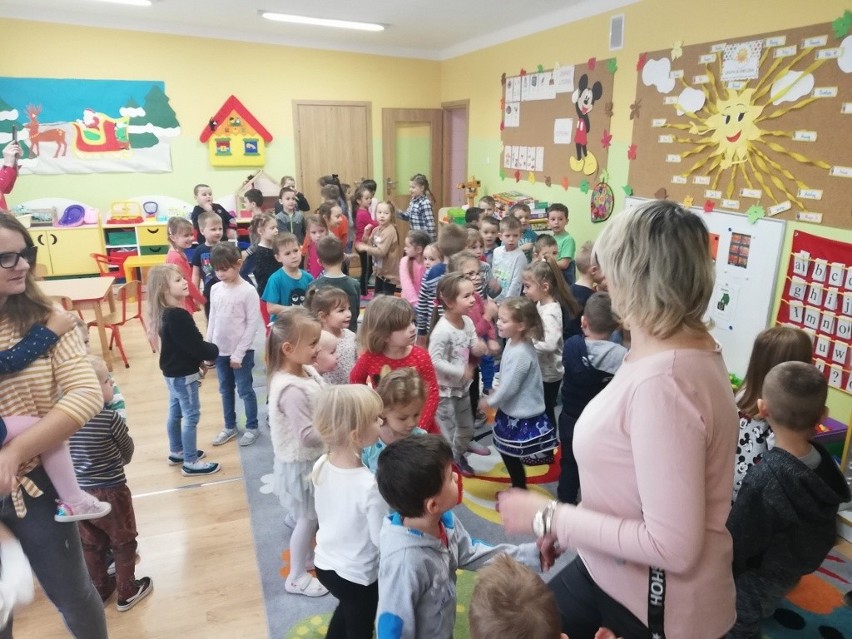 Z okazji Barbórki górnik spotkał się z przedszkolakami w Bukowie. To była świetna lekcja (ZDJĘCIA)