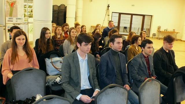 Warszawscy studenci podczas seminarium w Urzędzie Miejskim w Starachowicach