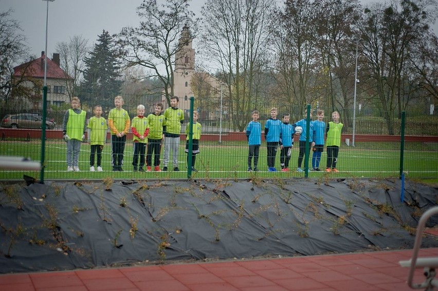 Podczas przemówień na otwarcie boisk przy SP nr 5...