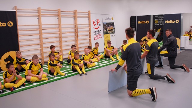 Netto Camp w Akademii BVB Łukasz Piszczka. Dzieciaki ćwiczyły pod okiem zawodowców.Zobacz kolejne zdjęcia. Przesuwaj zdjęcia w prawo - naciśnij strzałkę lub przycisk NASTĘPNE 