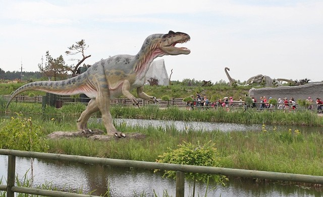 Dinozaury w Parku Jurajskim w Łebie.