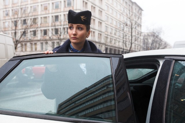 Dziewczyna jest stewardessą.fot. Materiały promocyjne TVP