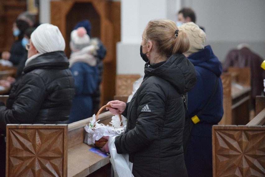 Święcenie pokarmów w Białymstoku. Mieszkańcy ruszyli do kościołów z koszyczkami (zdjęcia)