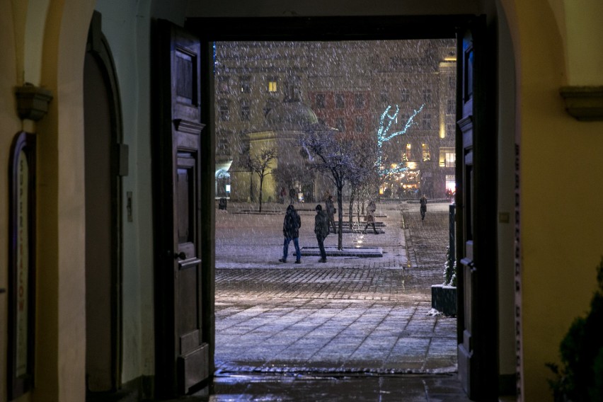 Kraków jak z bajki. Zobacz zimowe zdjęcia miasta [GALERIA]