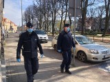 Więcej policji w weekend w Słupsku i regionie. Mundurowi apelują o stosowanie się do zaleceń sanitarnych