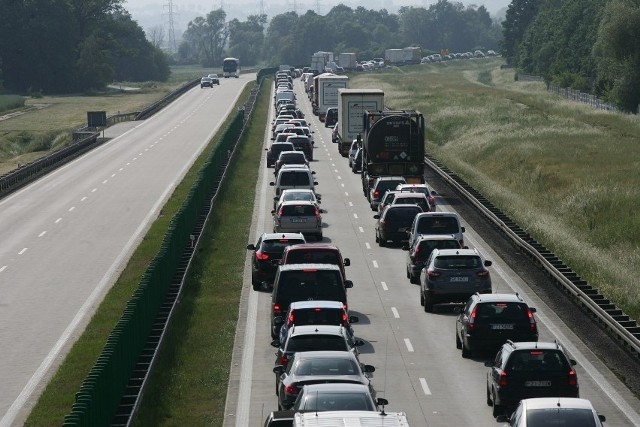 Na autostradzie A4 w niewielkim odstępie czasu doszło do dwóch poważnych stłuczek.