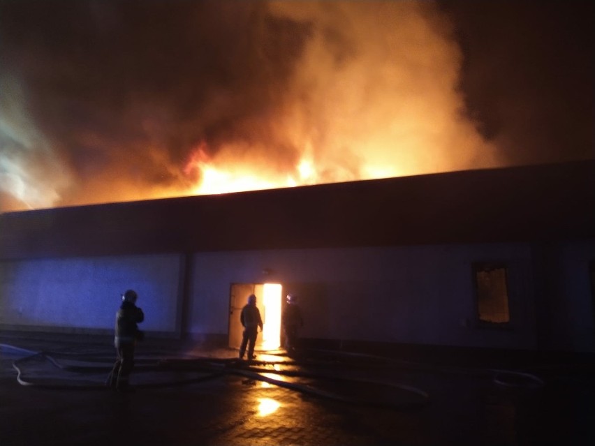 Pożar supermarketu w miejscowości Góra na Dolnym Śląsku....
