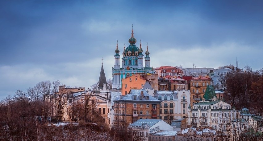 Stolica położona nad rzeką Dniepr uchodzi za największy...