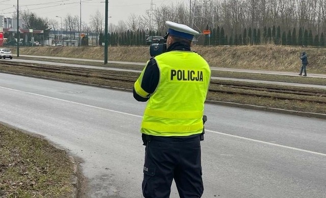 Przekroczył prędkość i prowadził samochód bez uprawnień