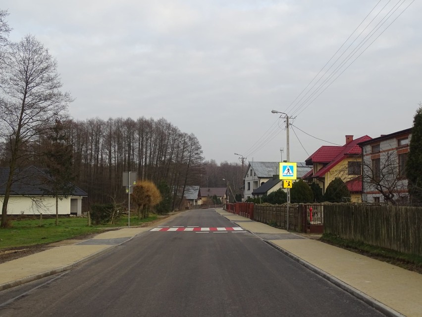 Zakończył się gruntowny remont drogi gminnej w Koszarach. Za...
