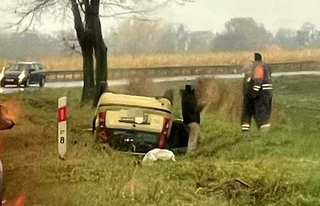 Do dachowania doszło na uczęszczanej drodze do Wrocławia