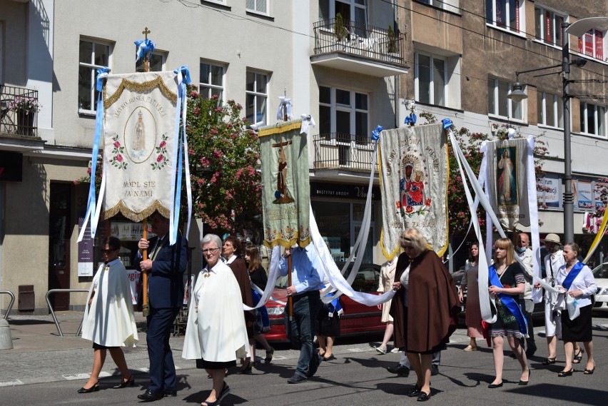 Boże Ciało w Gdyni. Największa procesja w mieście przeszła ulicami Gdyni ZDJĘCIA