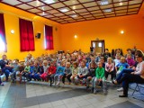 Bydgoski teatr odwiedził bibliotekę w Służewie [zdjęcia]