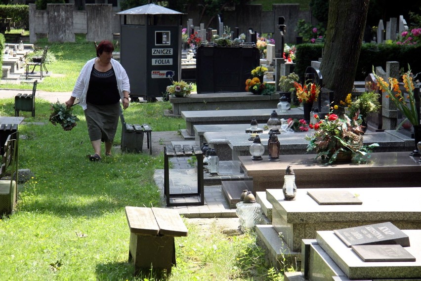 Na cmentarzu komunalnym przy ulicy Białej w Lublinie stoi...