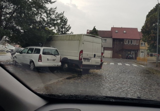 Bus stał na parkingu przy ul. Wojska Polskiego.